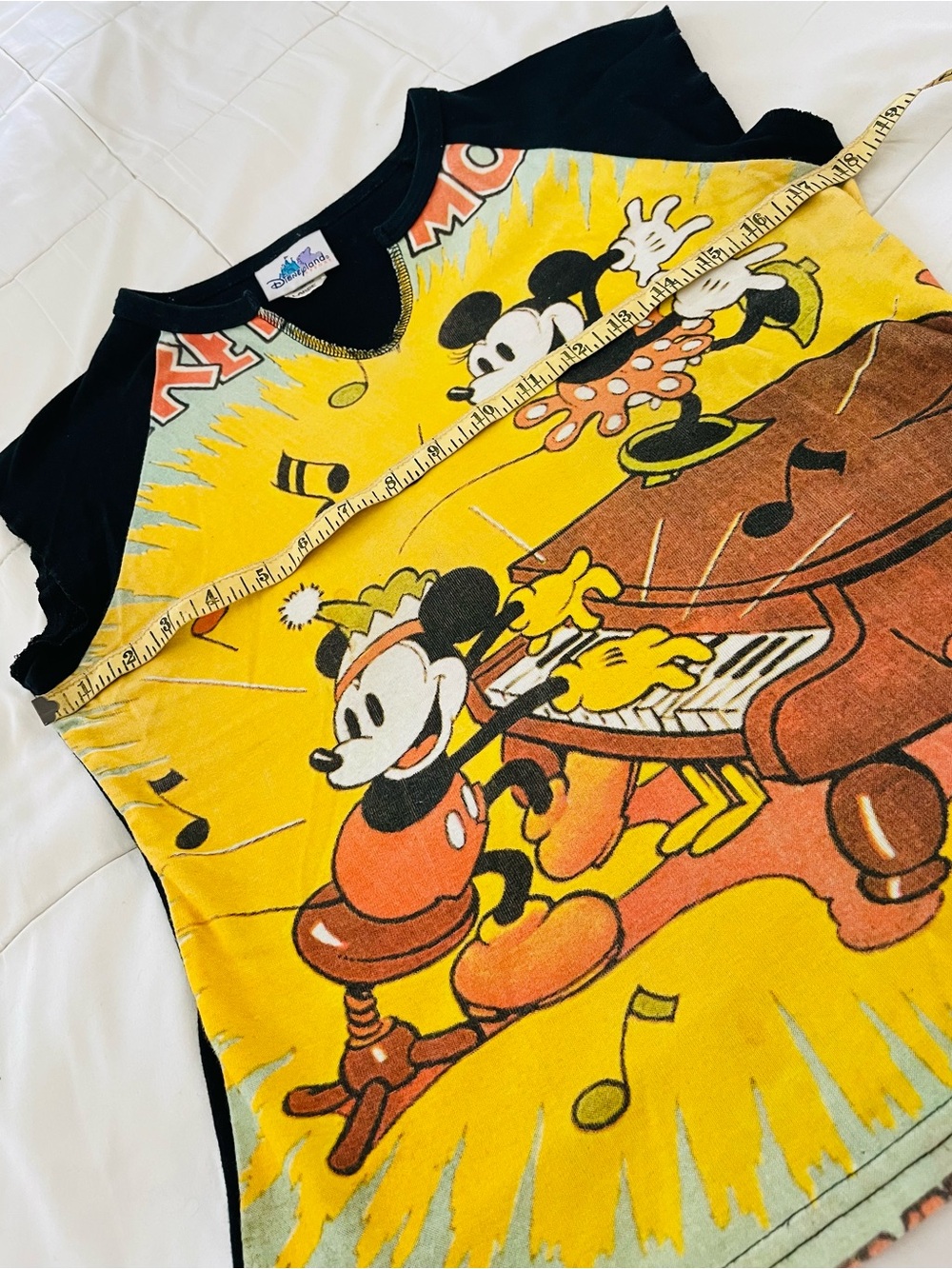 Vintage Mickey Mouse and Minnie Mouse Women’s Disneyland Resorts Tee. - Picture 2 of 6